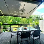 Nad Jeziorem Holiday home *