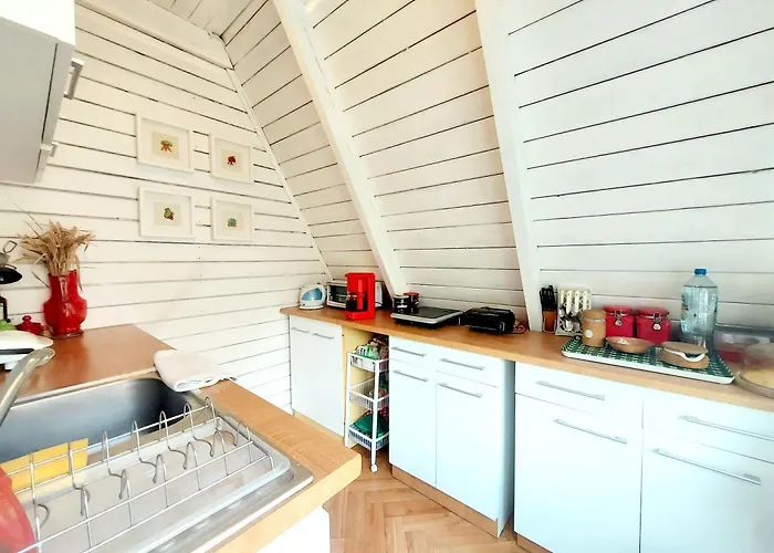 Nad Jeziorem Holiday home Boguchwalowice