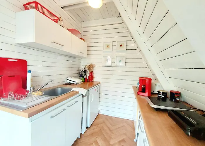 Nad Jeziorem Holiday home Boguchwalowice